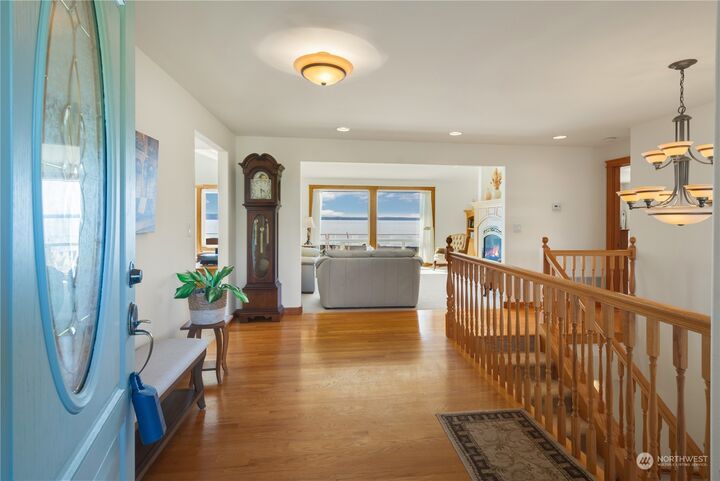 Property Photo: 703 Driftwood Lane WA 98020