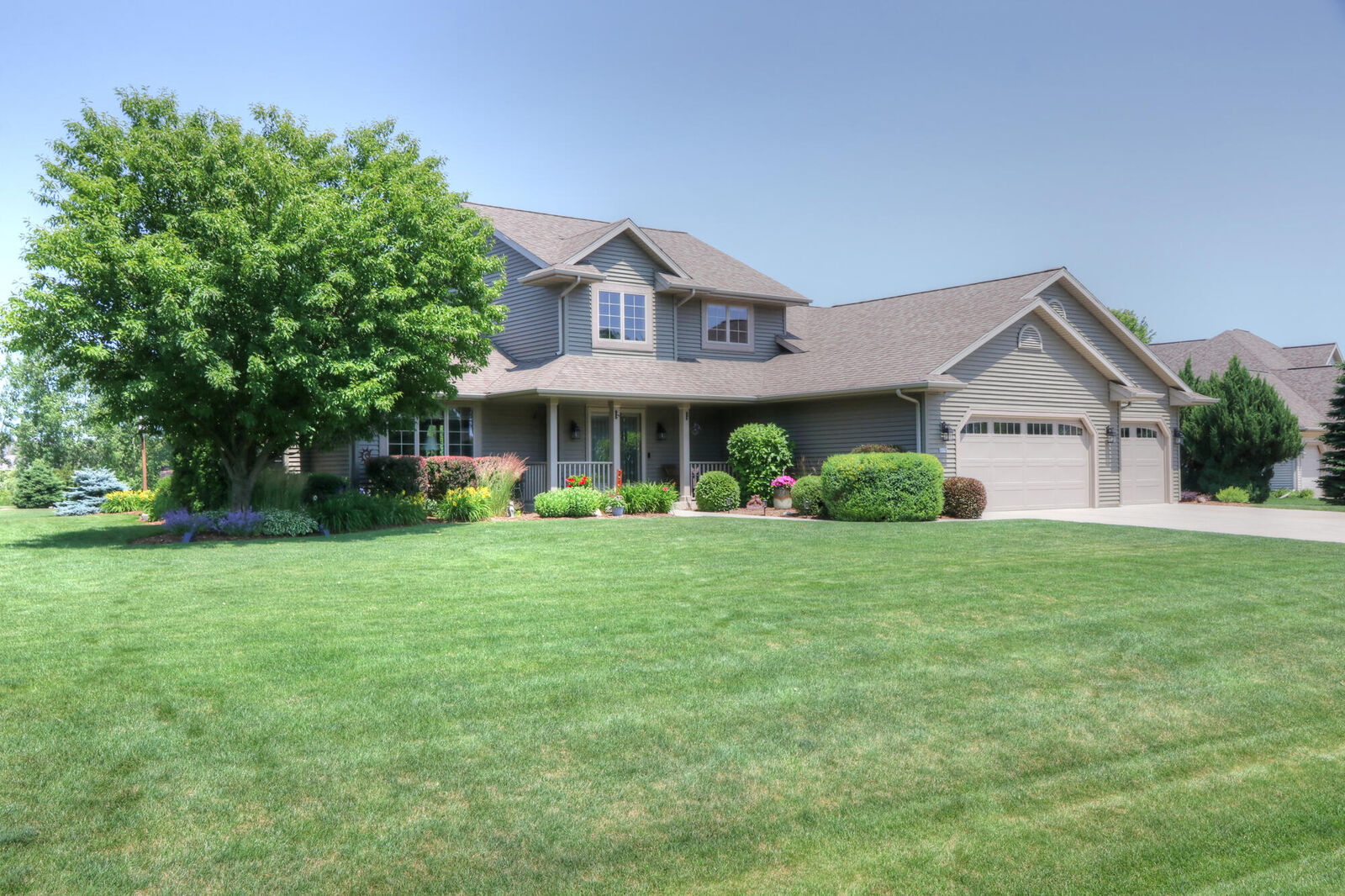 Property Photo: 5119 Hidden Creek Dr WI 53083