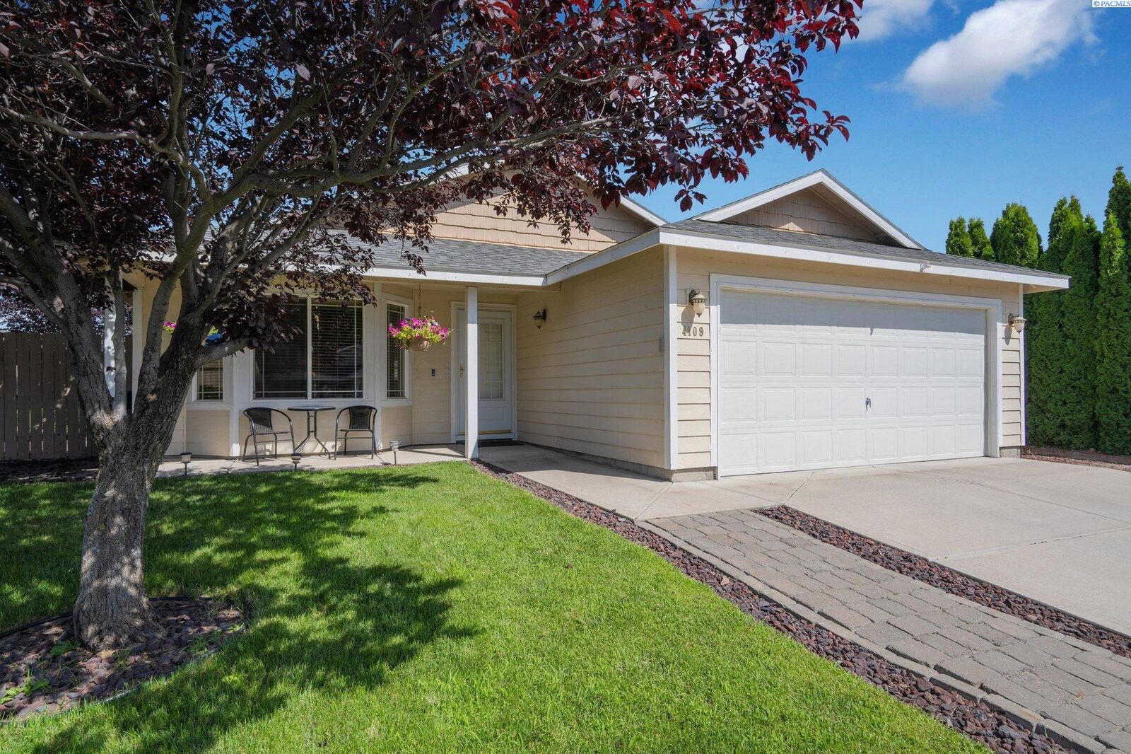 Property Photo:  4109 Dartmoor Lane  WA 99301 