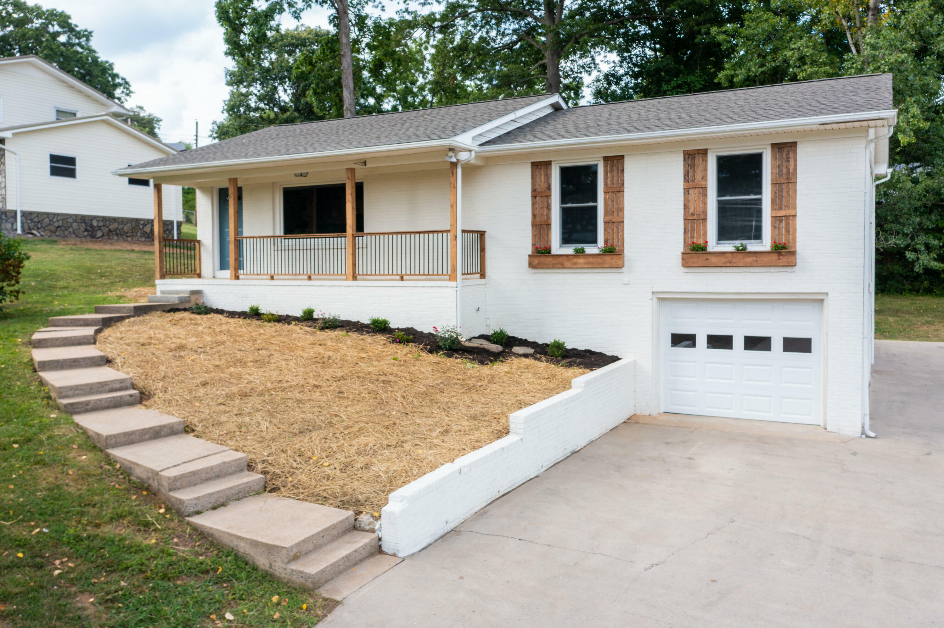 Property Photo:  1809 Midview Street  TN 37665 