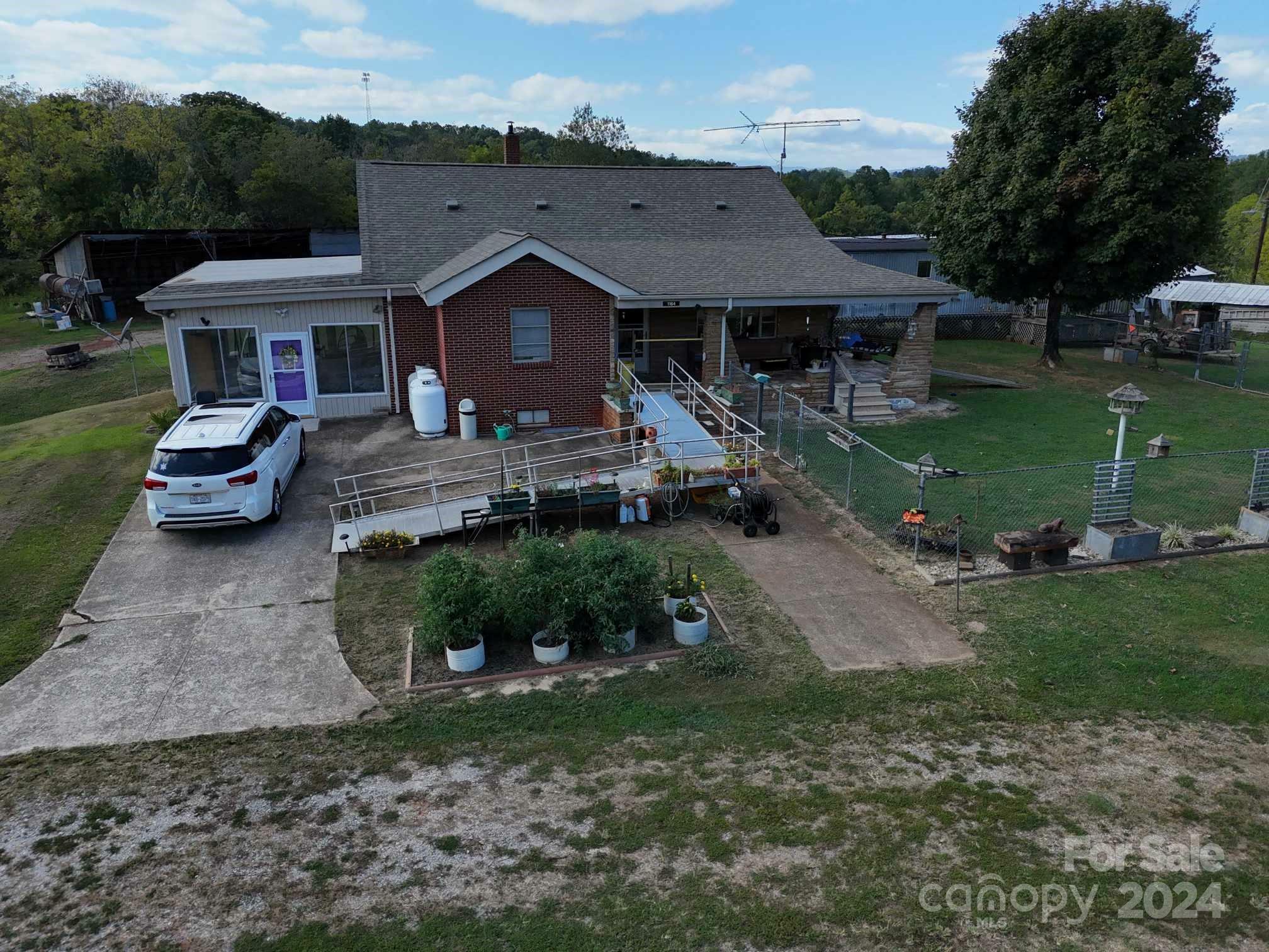 Property Photo:  1164 Mudcut Loop  NC 28752 