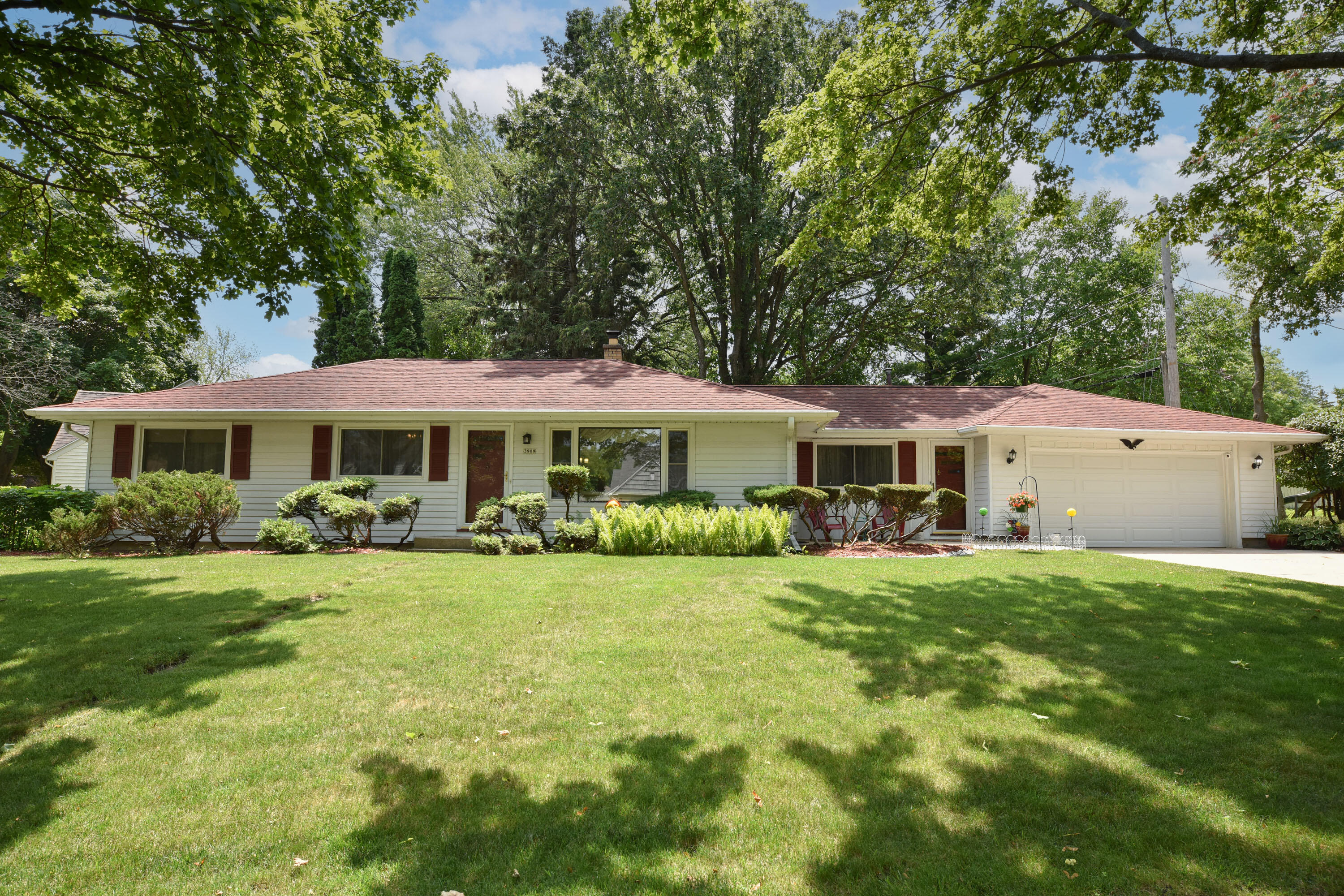 Property Photo: 3909 W Portage St WI 53209
