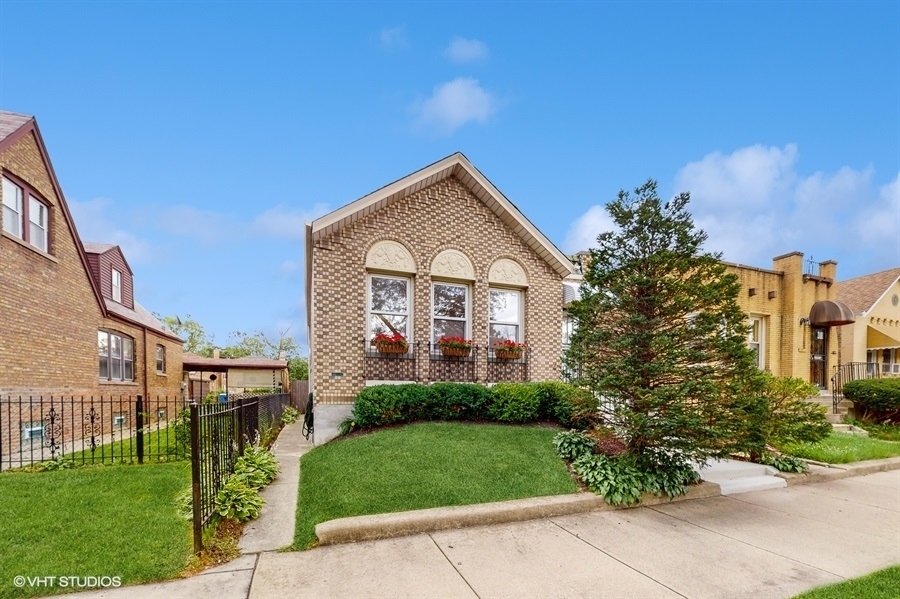 Property Photo:  10027 S Carpenter Street  IL 60643 