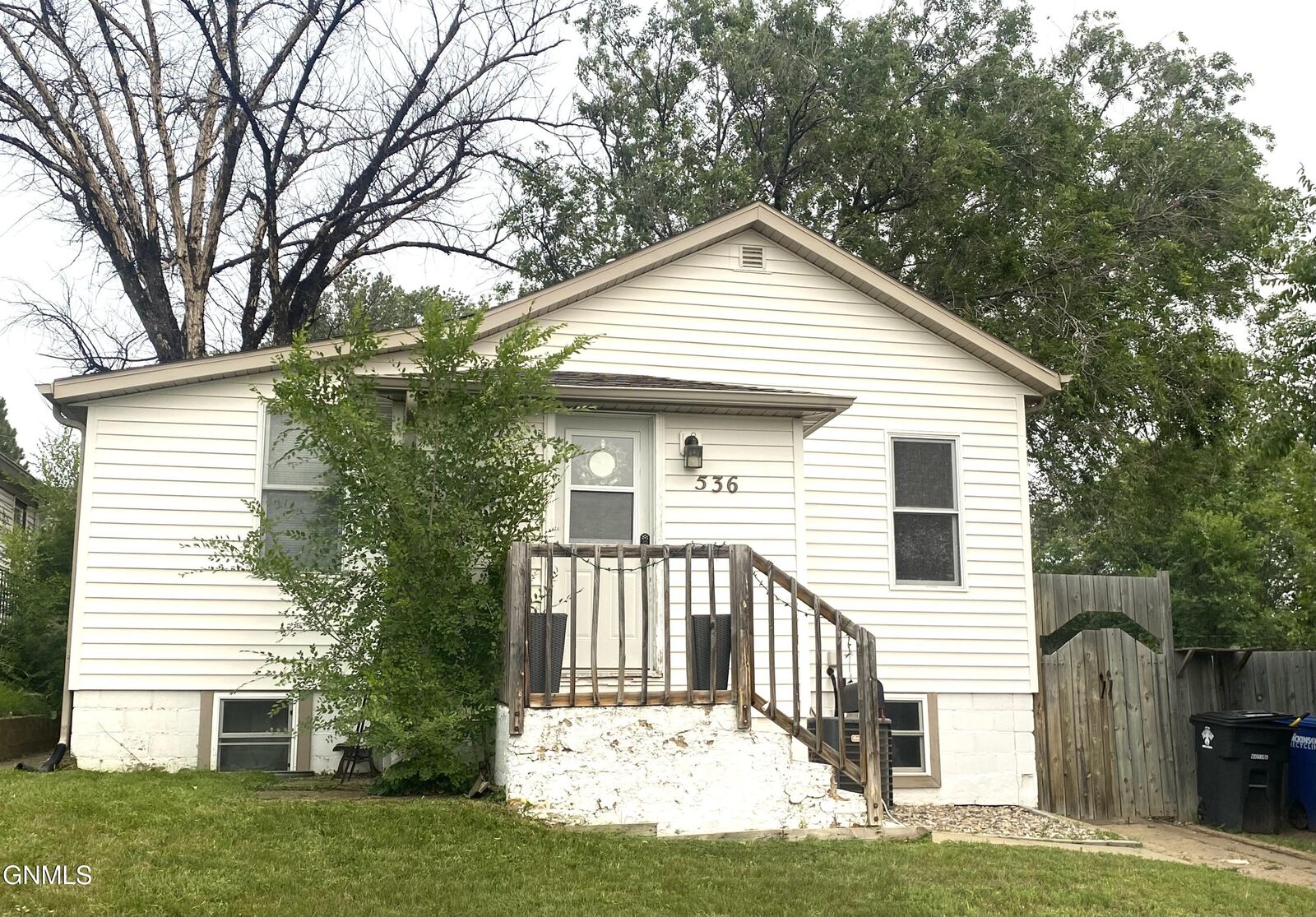 Property Photo: 536 3rd Avenue E ND 58601