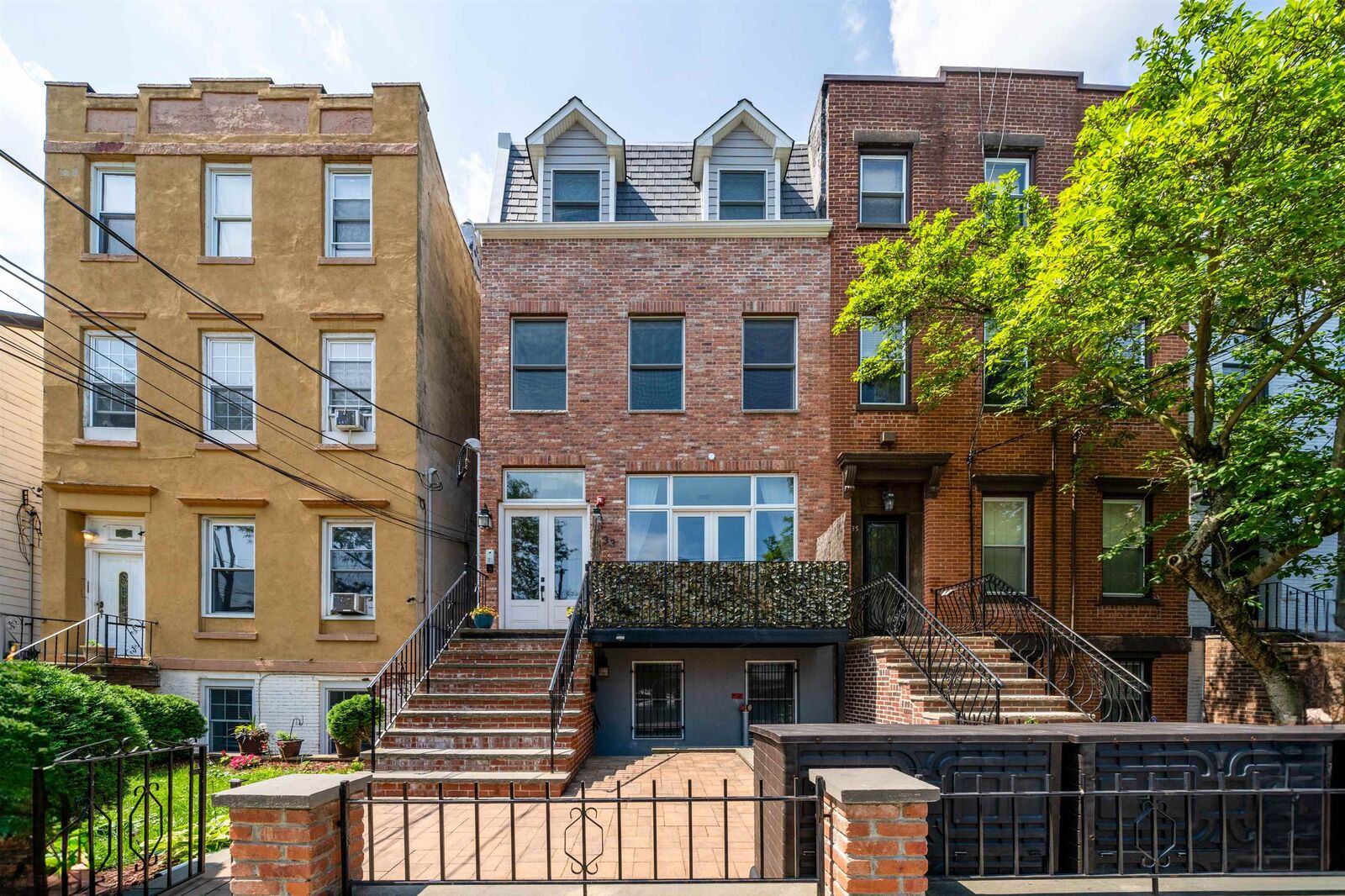 Property Photo: 33 Waverly St Unit 1 NJ 07306-1111