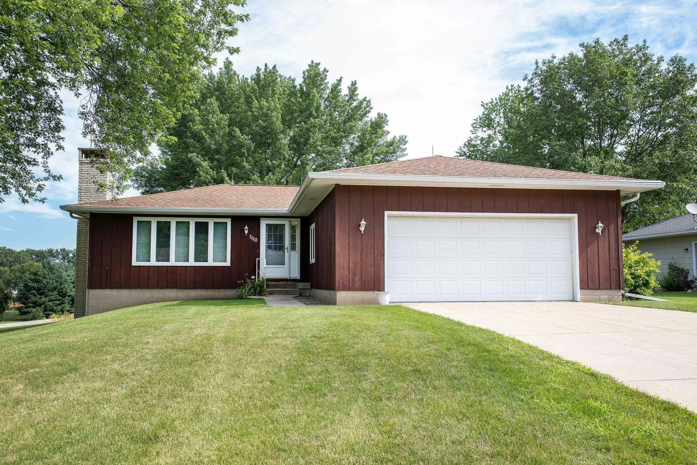 Property Photo: 1110 NW Ridgewood Blvd IA 50677