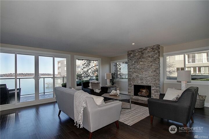 Property Photo:  807 Lake Street S 100  WA 98033 