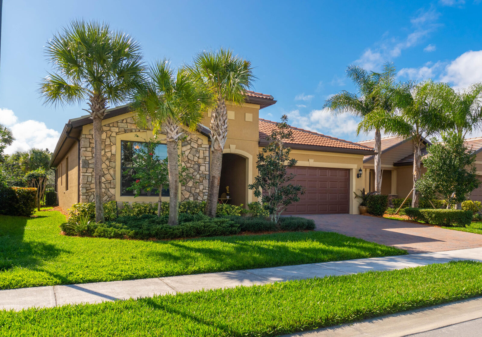 Property Photo: 560 SE Monet Drive FL 34984