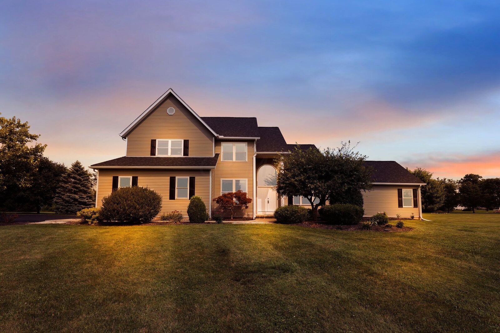 Property Photo: 11049 Pheasant Run NW Place OH 43110