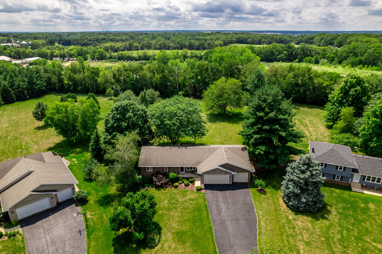 Property Photo:  5573 Shrewsbury Lane  IL 61109 