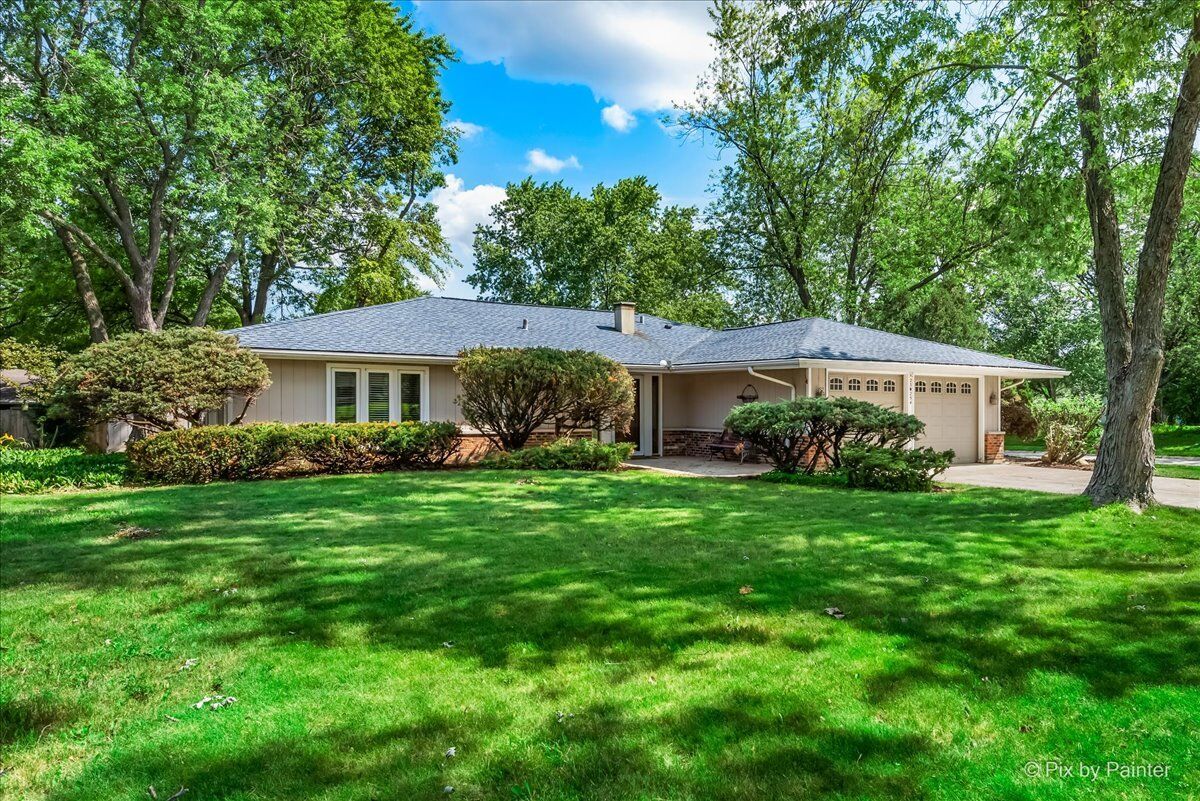 Property Photo:  23W254 Foxcroft Drive  IL 60137 