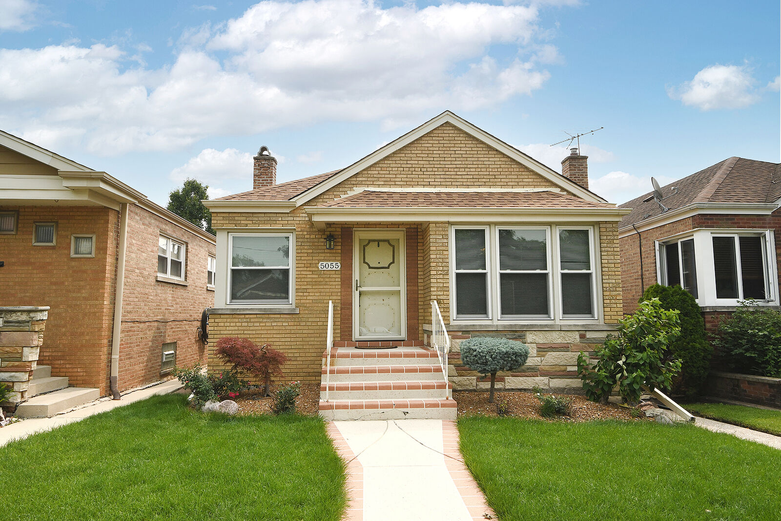 Property Photo:  5055 S Leamington Avenue  IL 60638 