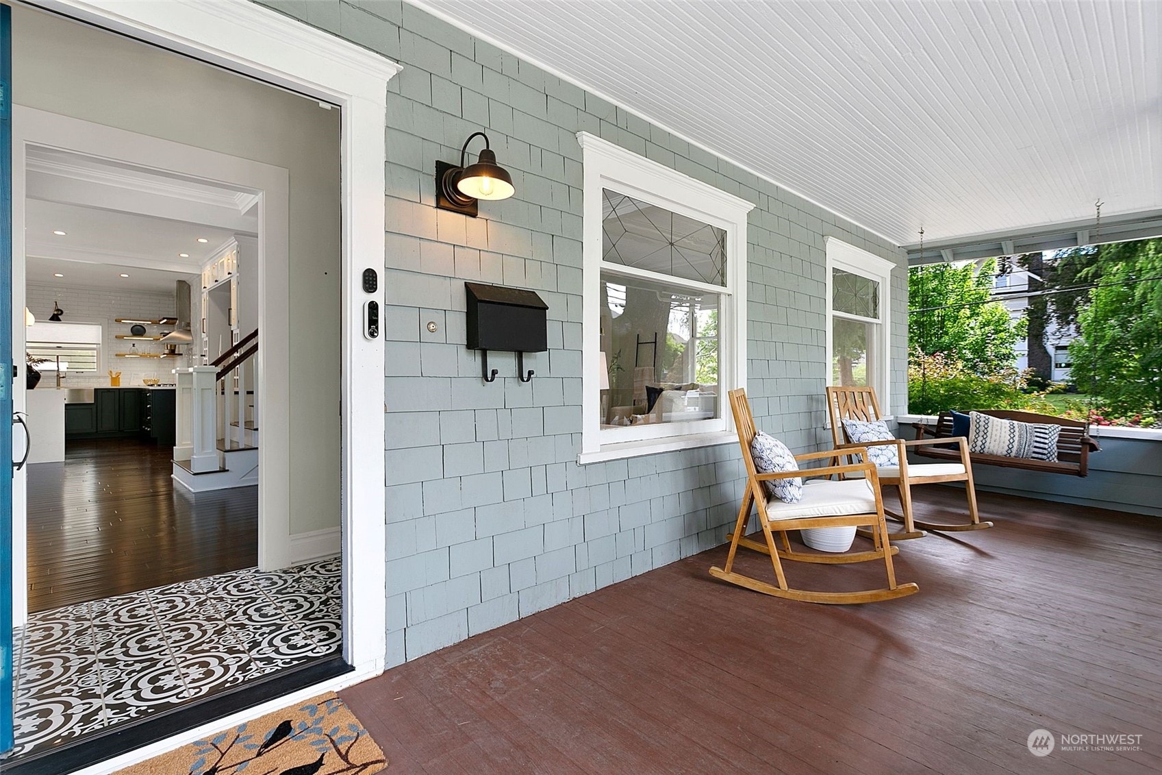 Property Photo: 1702 Nob Hill Avenue N WA 98109