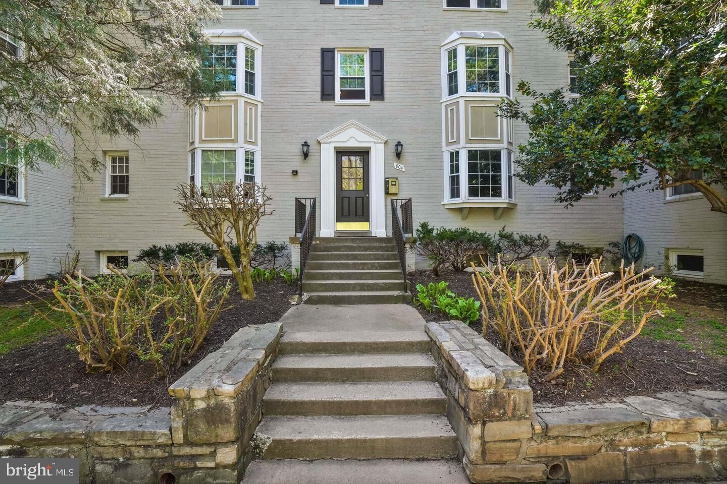 Property Photo:  804 S Arlington Mill Drive 11202  VA 22204 