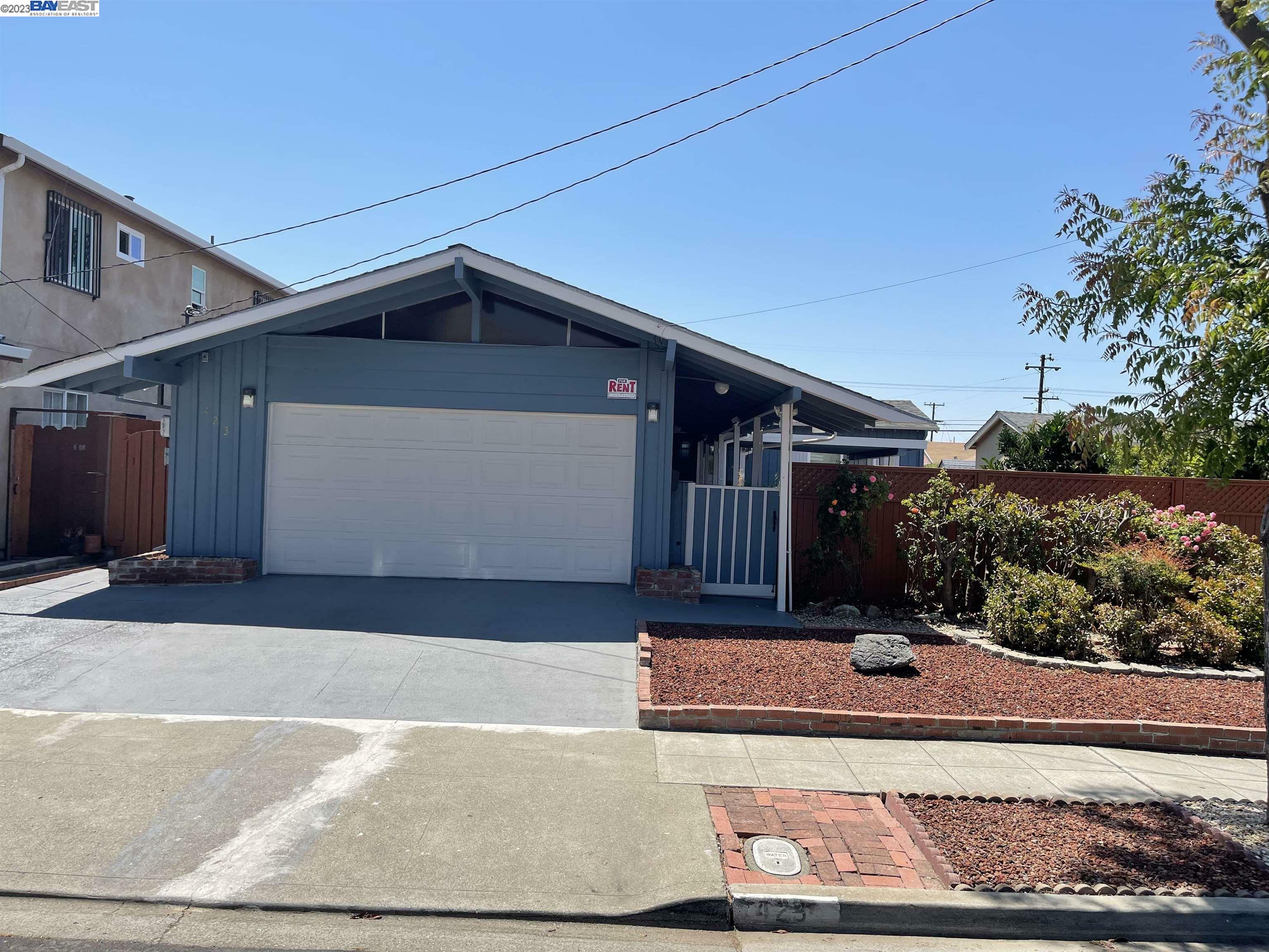 Property Photo:  423 Westchester St  CA 94544 