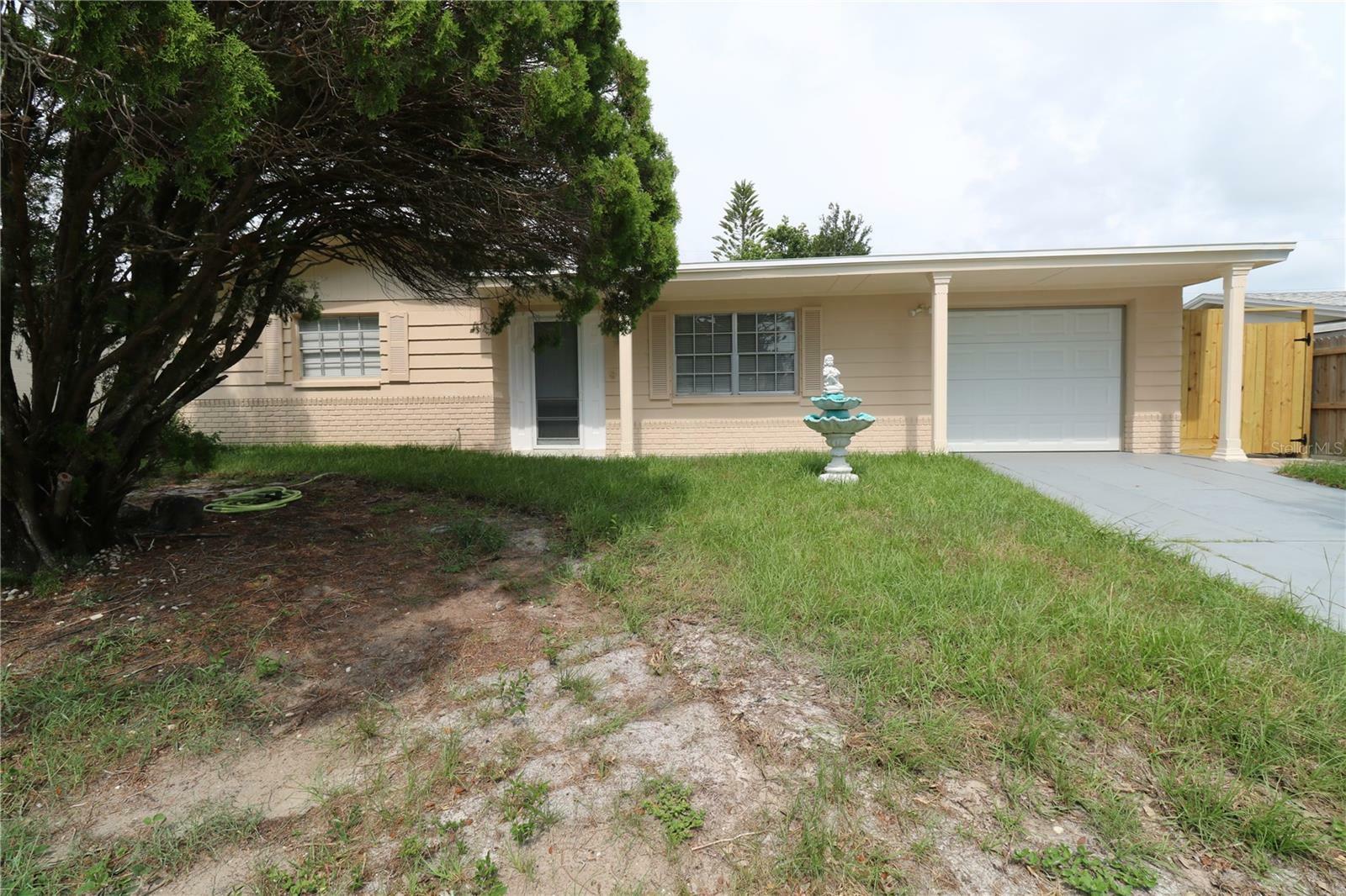 Property Photo: 3318 Kimberly Oaks Drive FL 34691