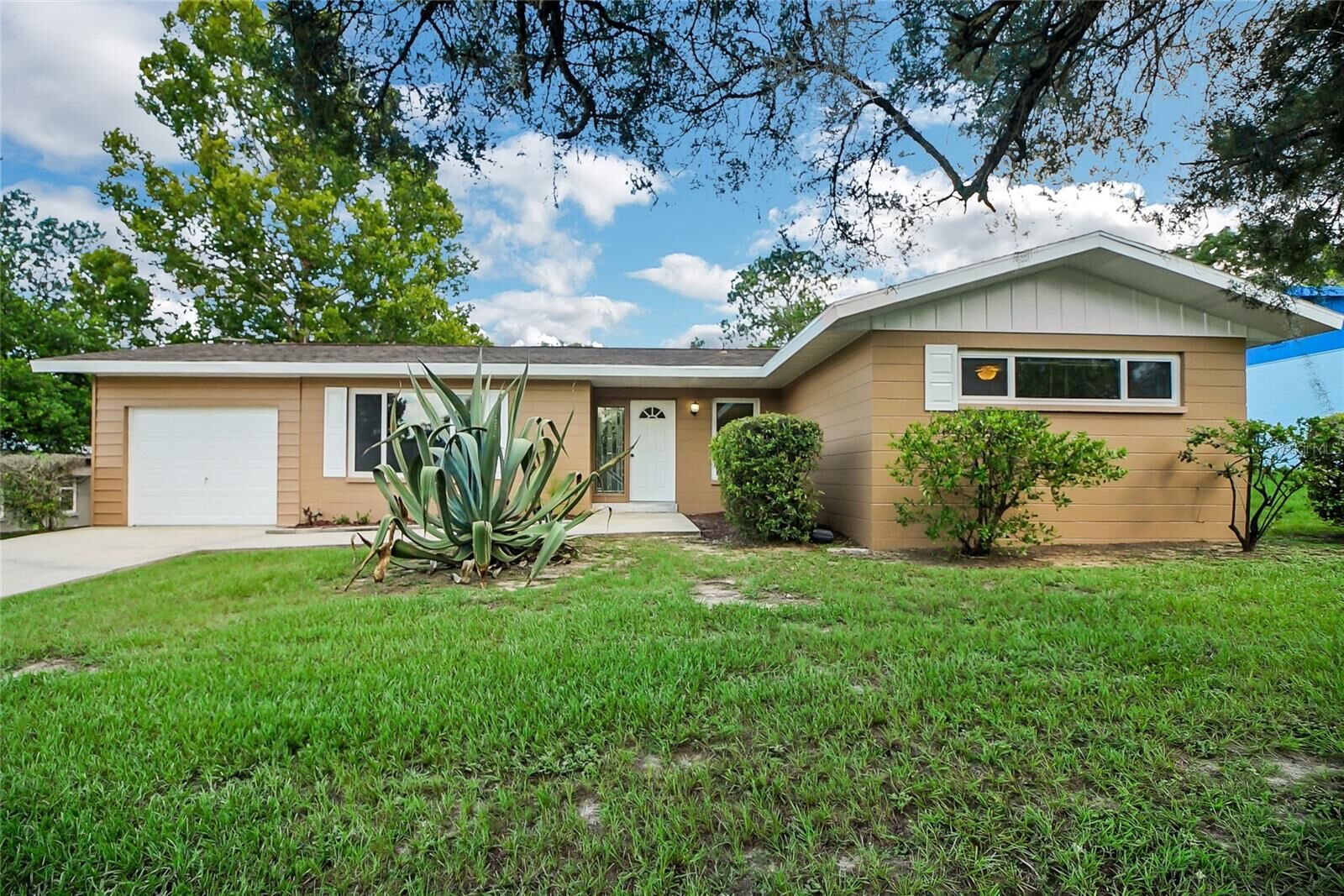 Property Photo:  10 Clear Lane  FL 34472 