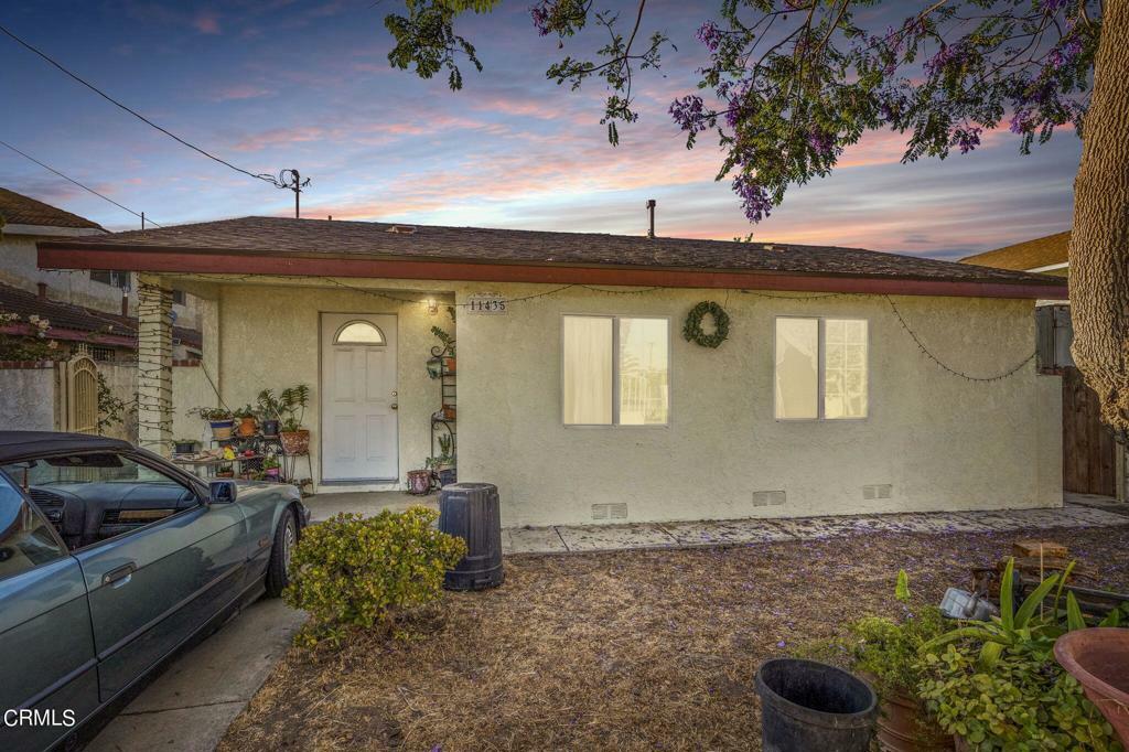 Property Photo:  11435 Violeta Street  CA 93004 