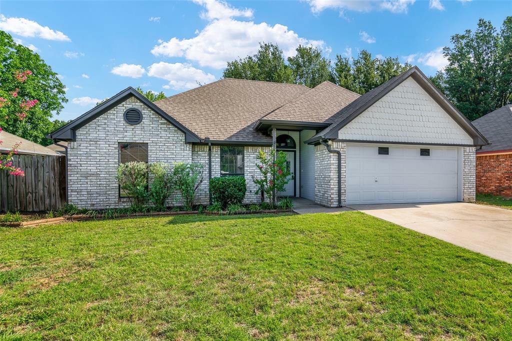 Property Photo:  2905 Christopher Drive  TX 76209 