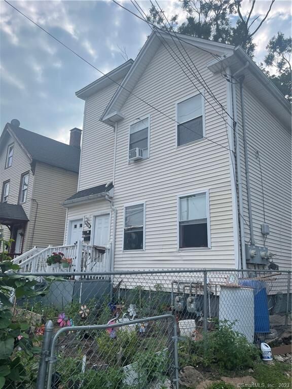 Property Photo: 645 Washington Avenue CT 06519