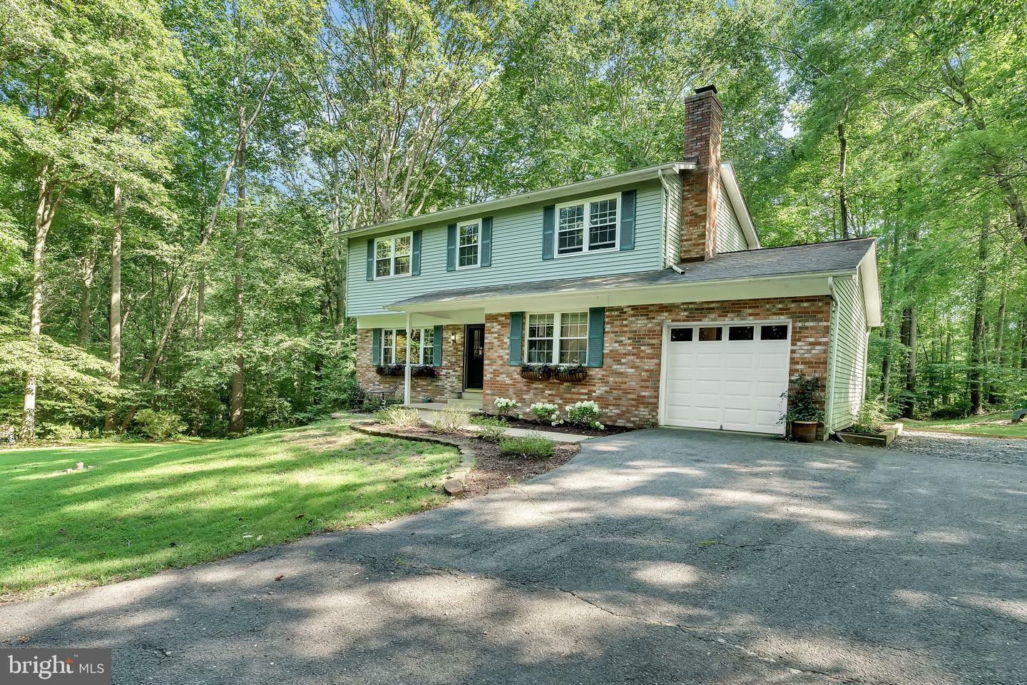 Property Photo:  1651 Colonial Oak Court  MD 20639 