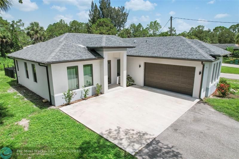 Property Photo: 118 12th St SE FL 34117