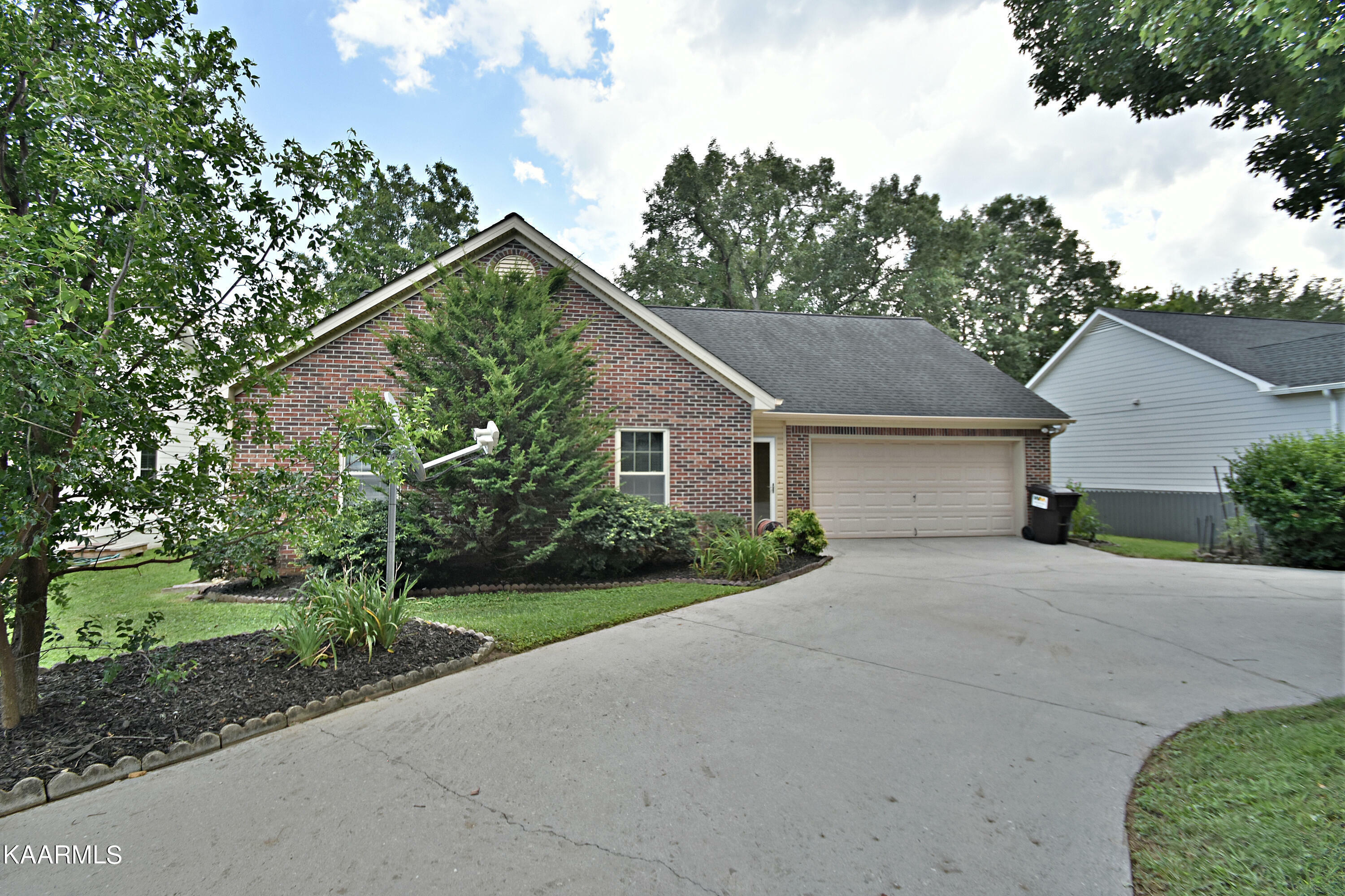 Property Photo: 8210 Mecklenburg Court TN 37923