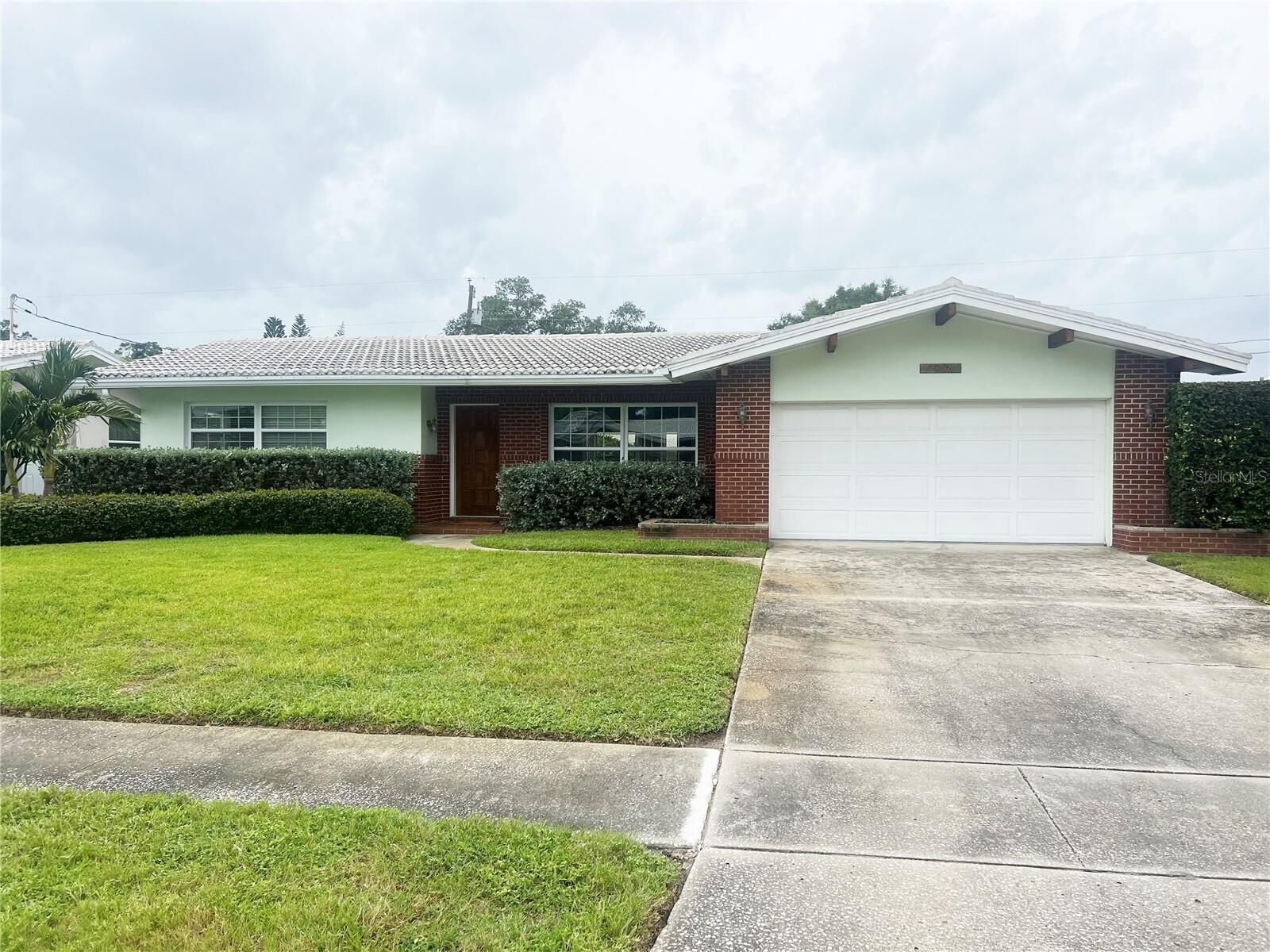 Property Photo: 2058 Envoy Court FL 33764