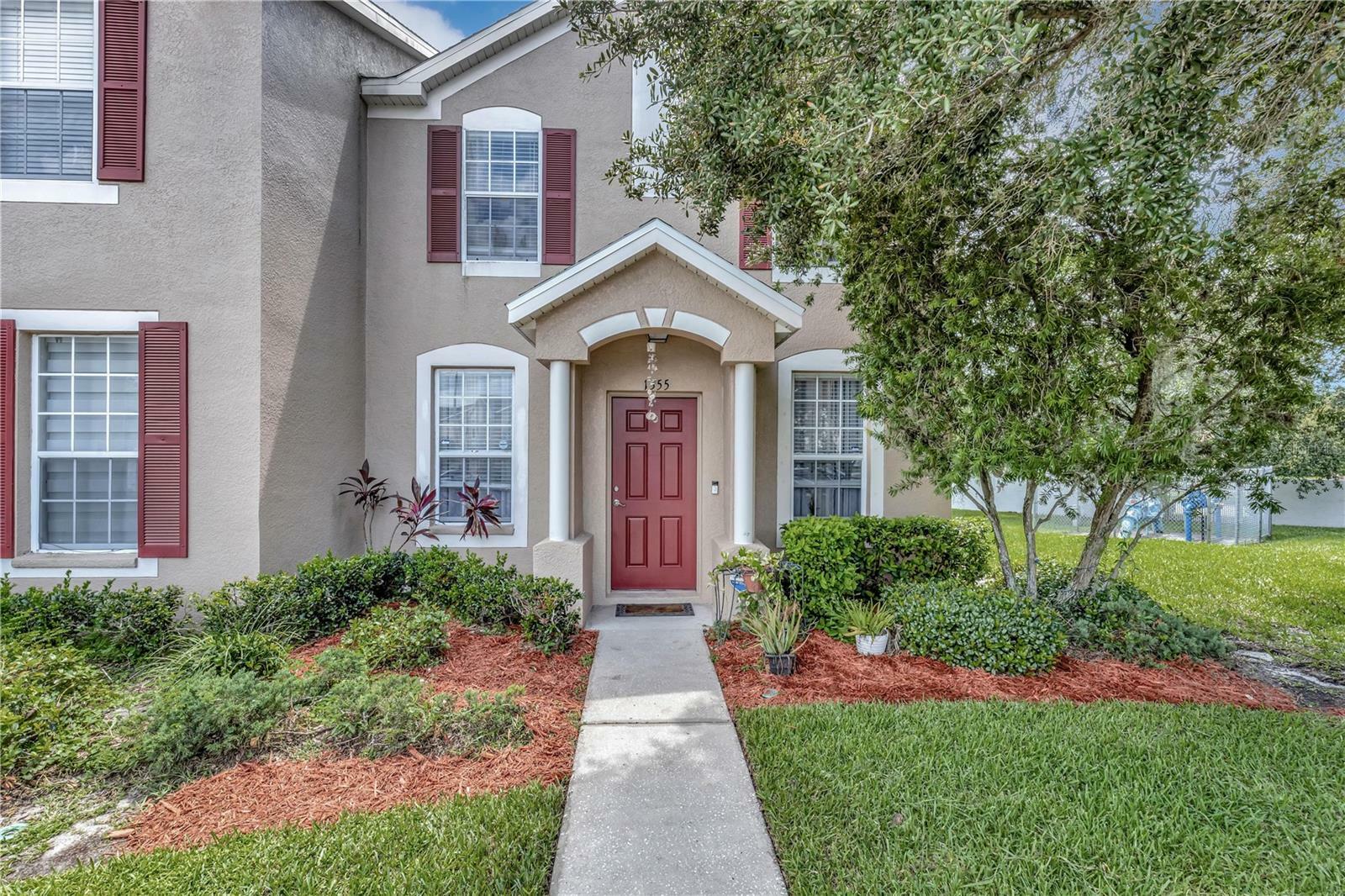 Property Photo:  1355 Lyonshire Drive  FL 33543 