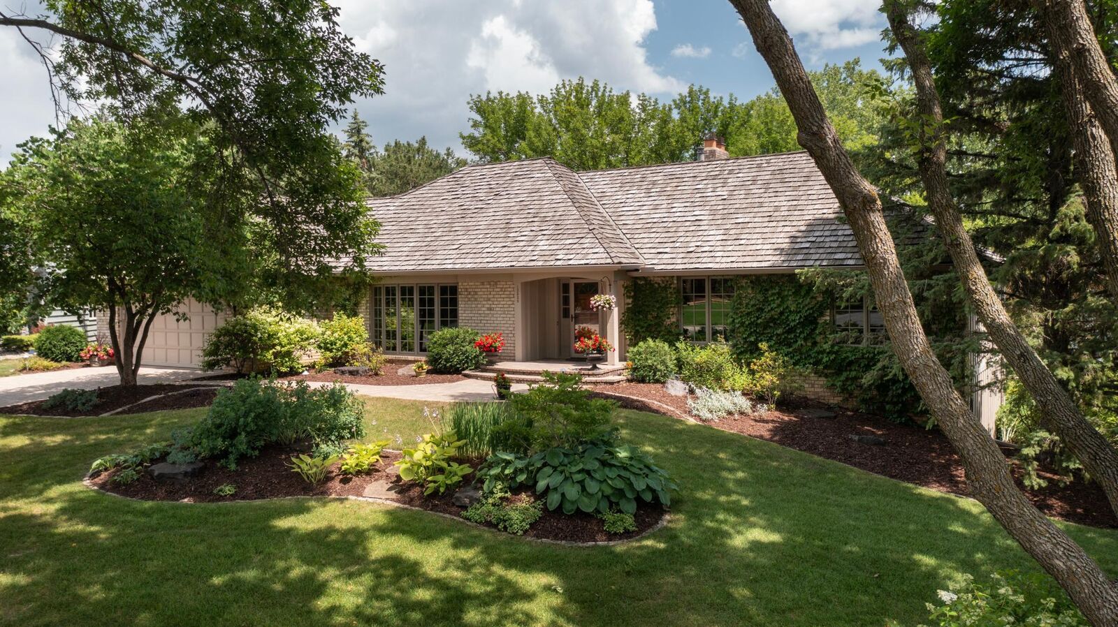 Property Photo:  13530 Oak Hill Court  MN 55346 