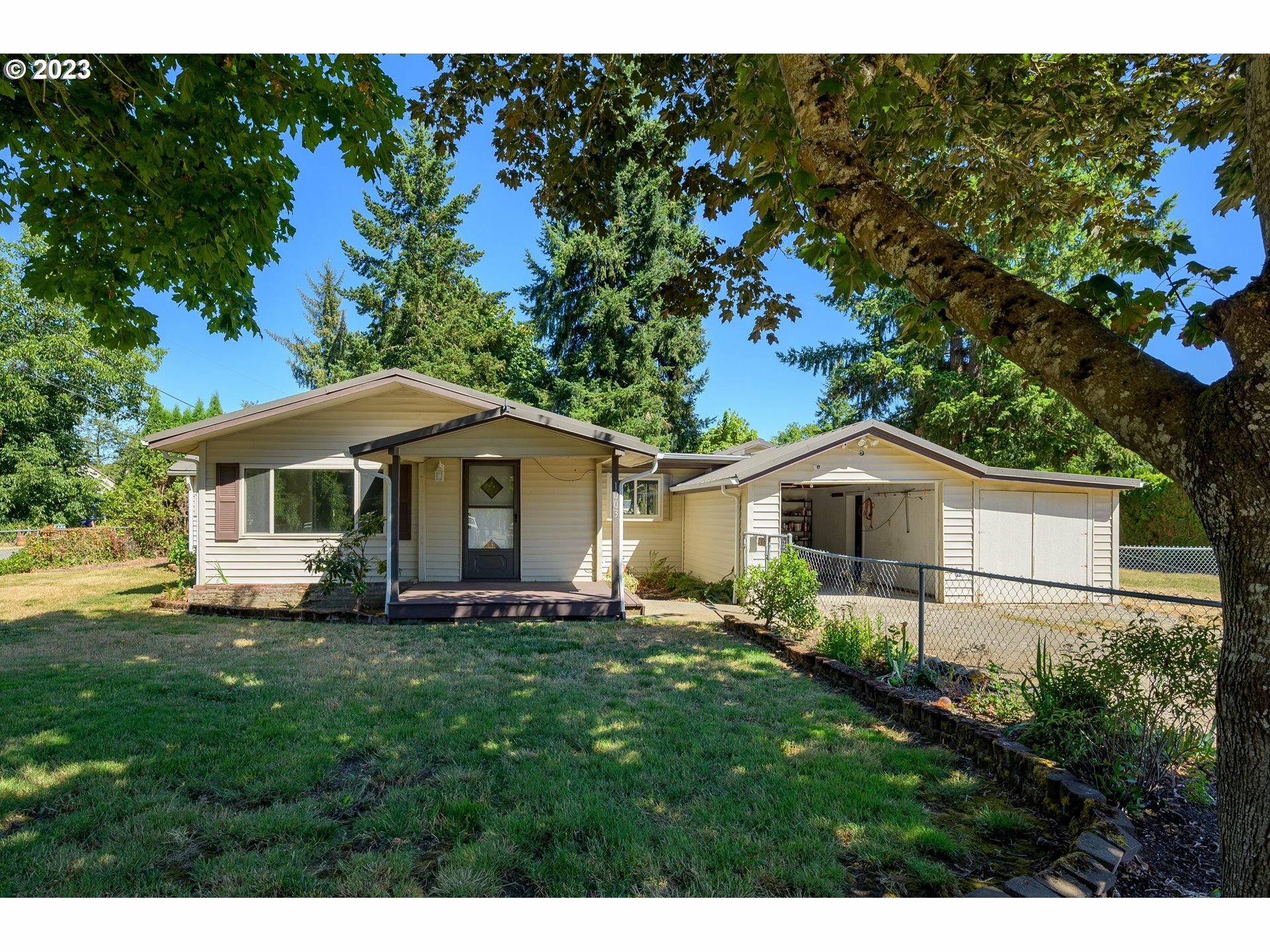 Property Photo:  1003 S Jellison St  OR 97101 