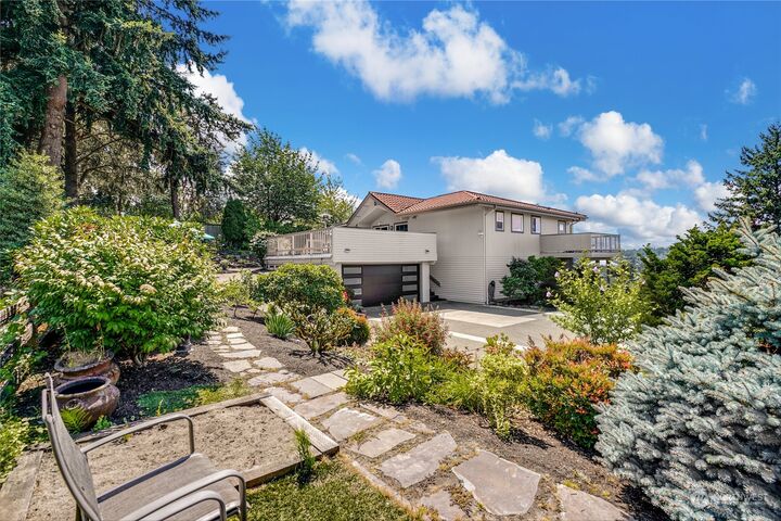 Property Photo:  15564 62nd Avenue NE  WA 98028