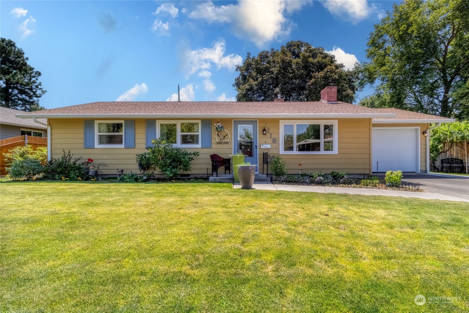 Property Photo: 119 Leonard Street WA 99362