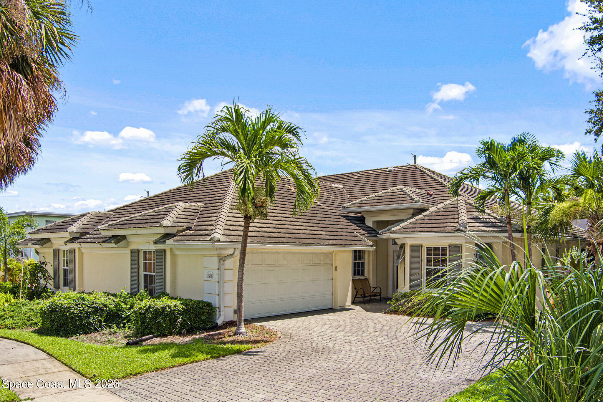 Property Photo: 329 Dunmore Court FL 32937