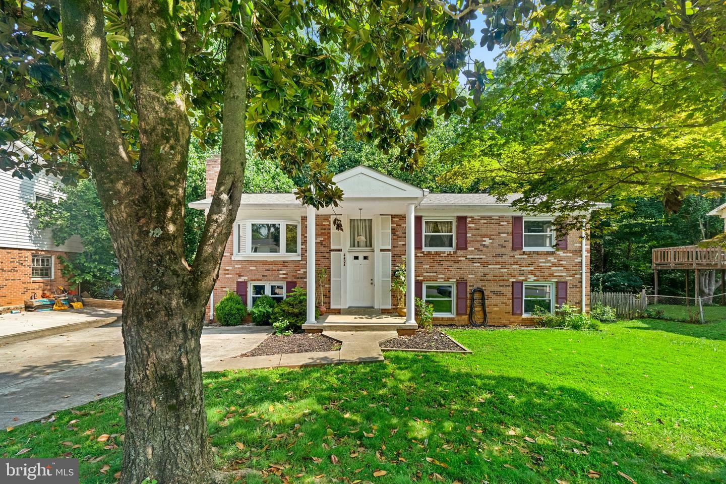 Property Photo:  4404 Evergreen Drive  VA 22193 