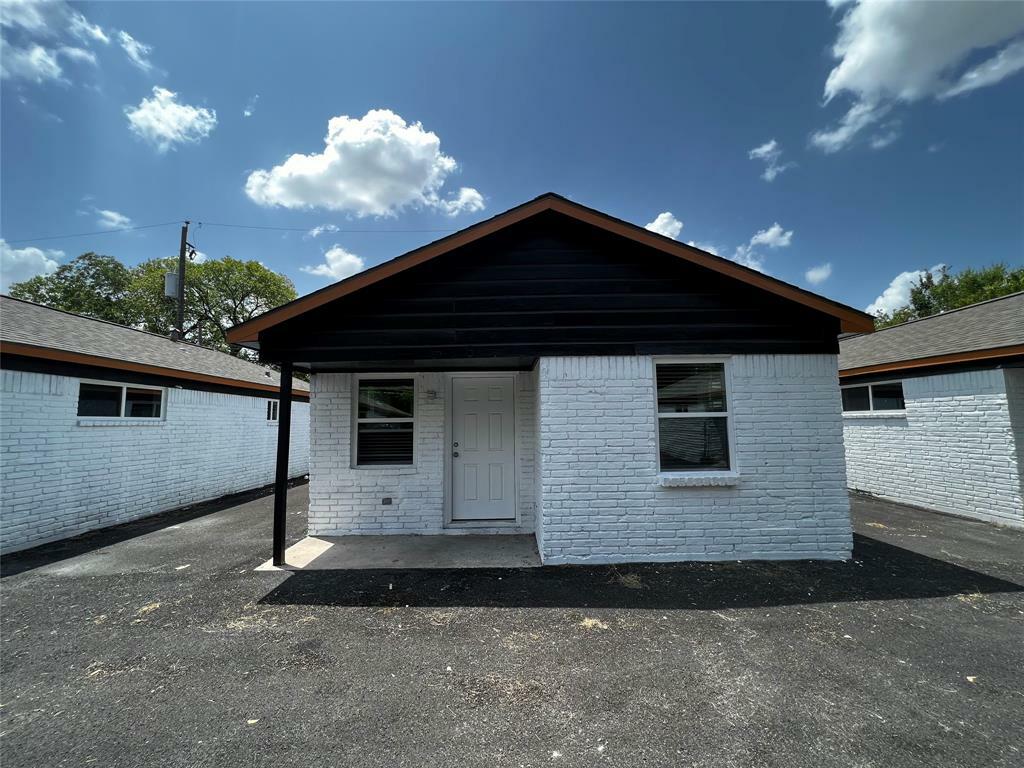 Property Photo:  3809 Wipprecht Street 2  TX 77026 