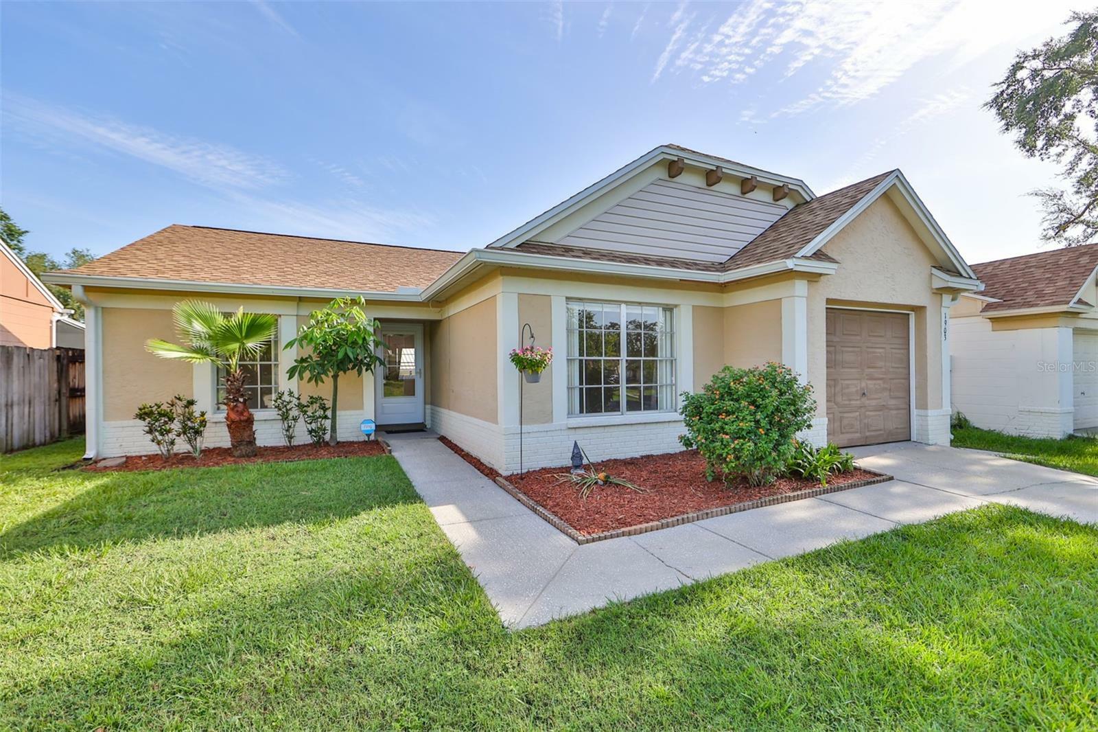 Property Photo:  1903 Crown Park Drive  FL 33594 