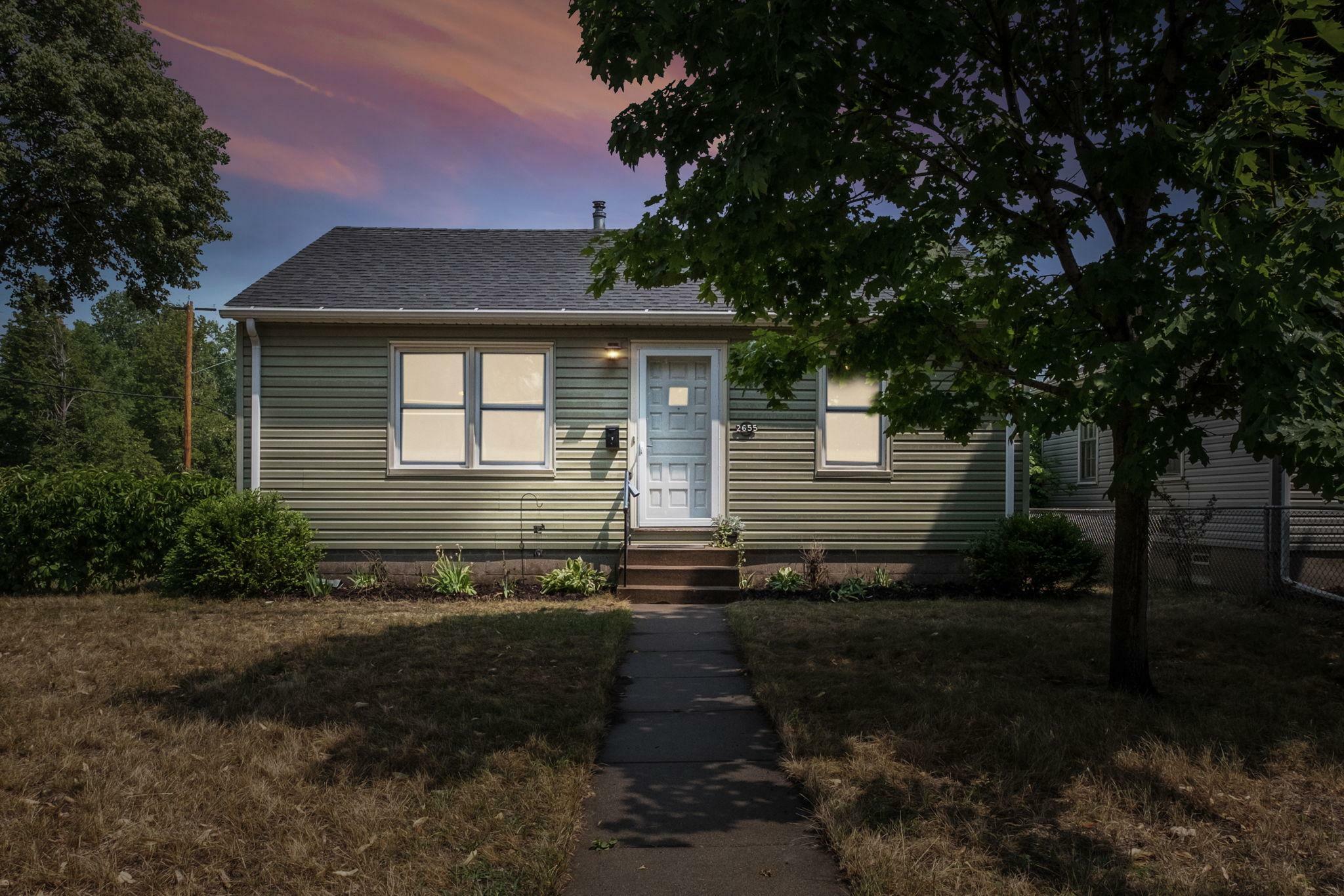 Property Photo:  2655 Jefferson Street NE  MN 55418 