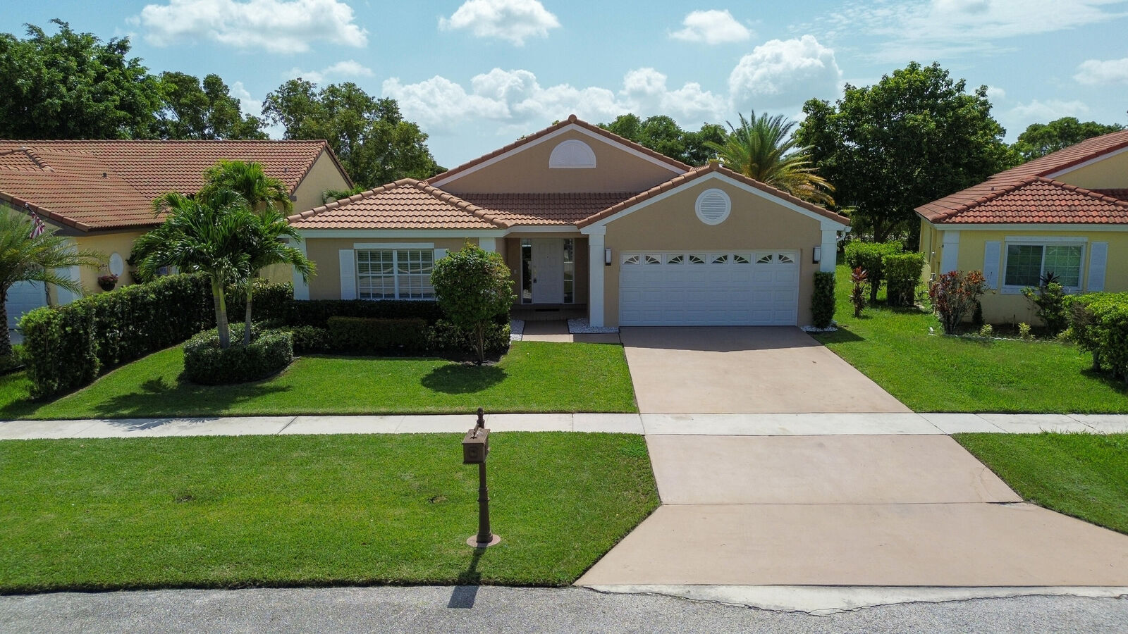 Property Photo:  10580 Pebble Cove Lane  FL 33498 