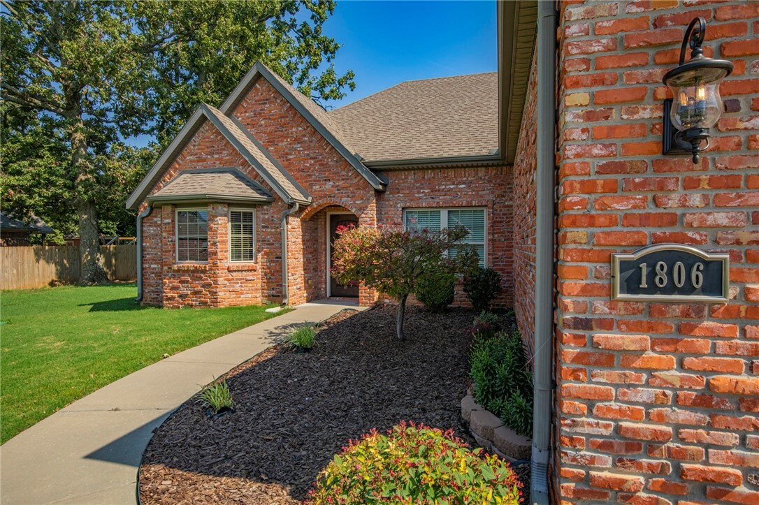 Property Photo:  1806 Sandpiper Avenue  AR 72745 