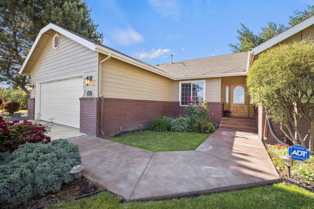 Property Photo: 960 Harbor Isle Boulevard OR 97601