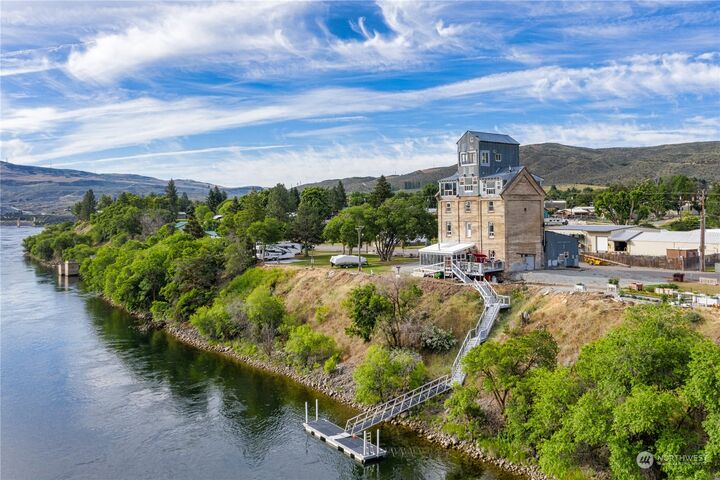 Property Photo:  1313 Jefferson Avenue  WA 98813 