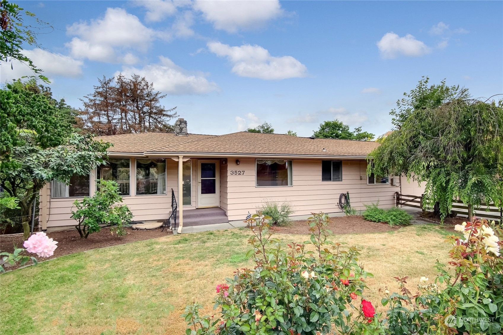 Property Photo: 3527 Shattuck Avenue S WA 98055