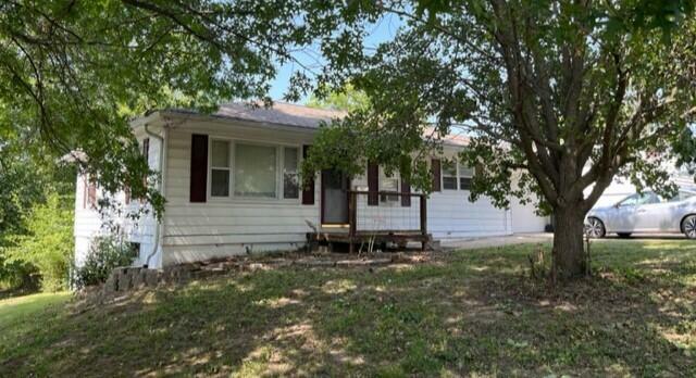 Property Photo:  211 Lee St  MO 65251 