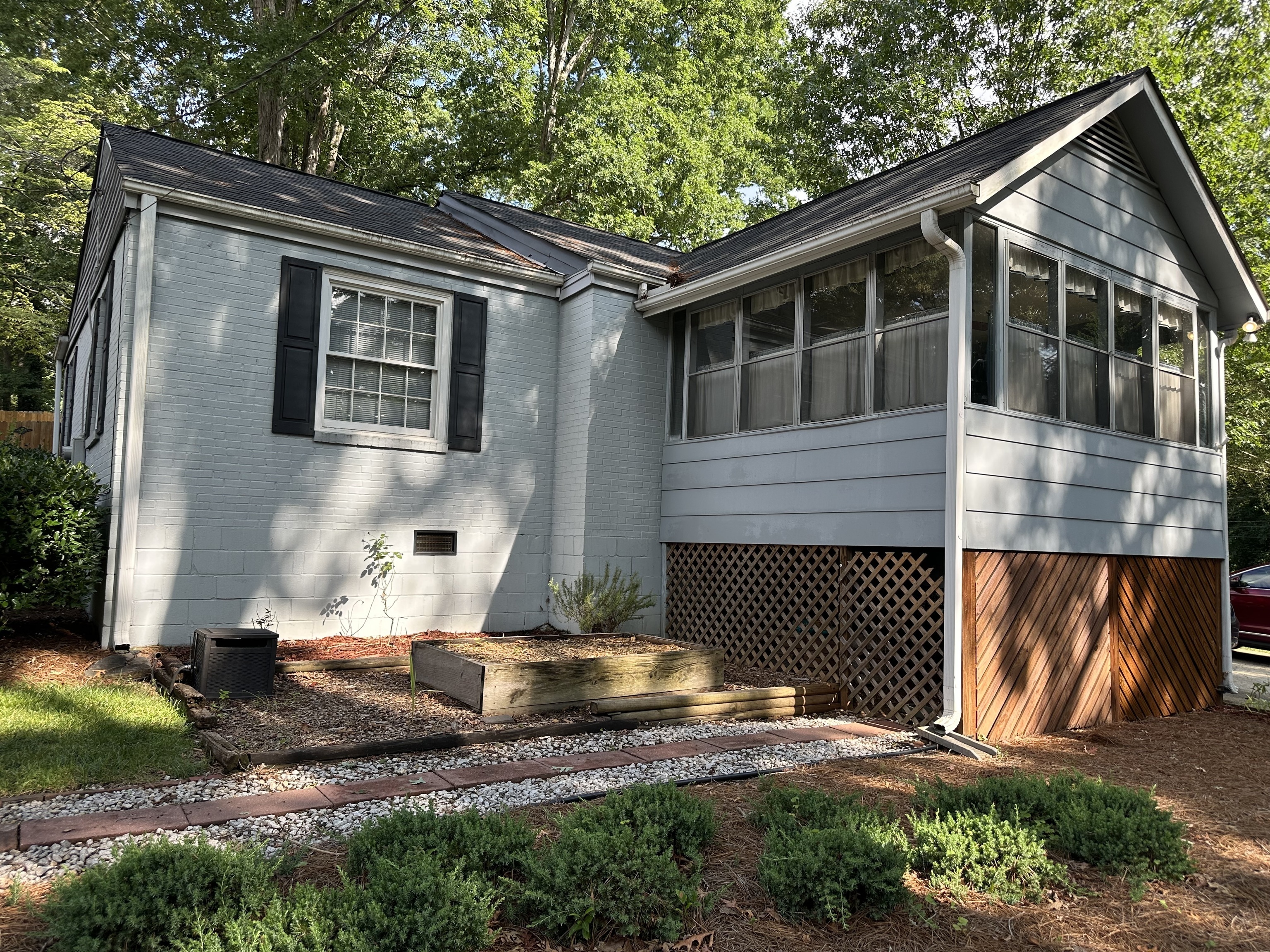 Property Photo:  992 Glendale Drive  GA 30344 