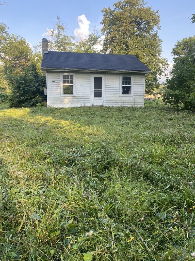 Property Photo: 1040 Winaki Trail IL 60102