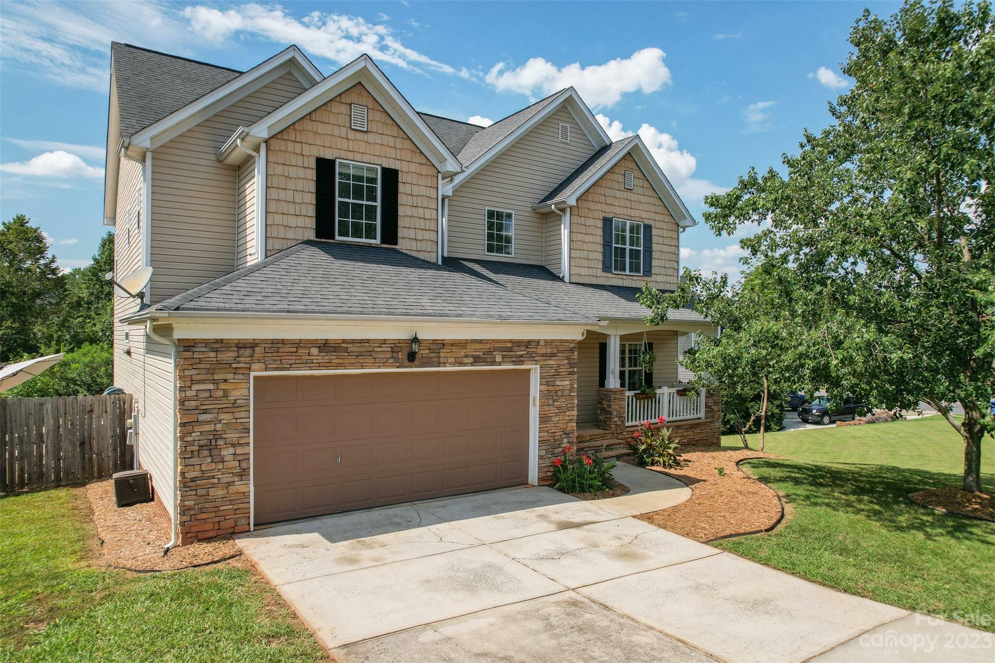 Property Photo: 14918 Hawick Manor Lane NC 28134