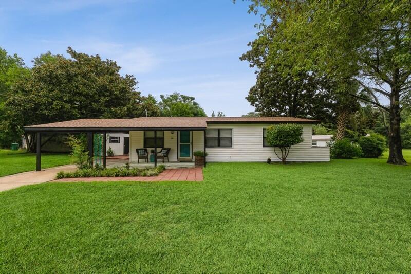 Property Photo:  300 Argyle Court  FL 32569 