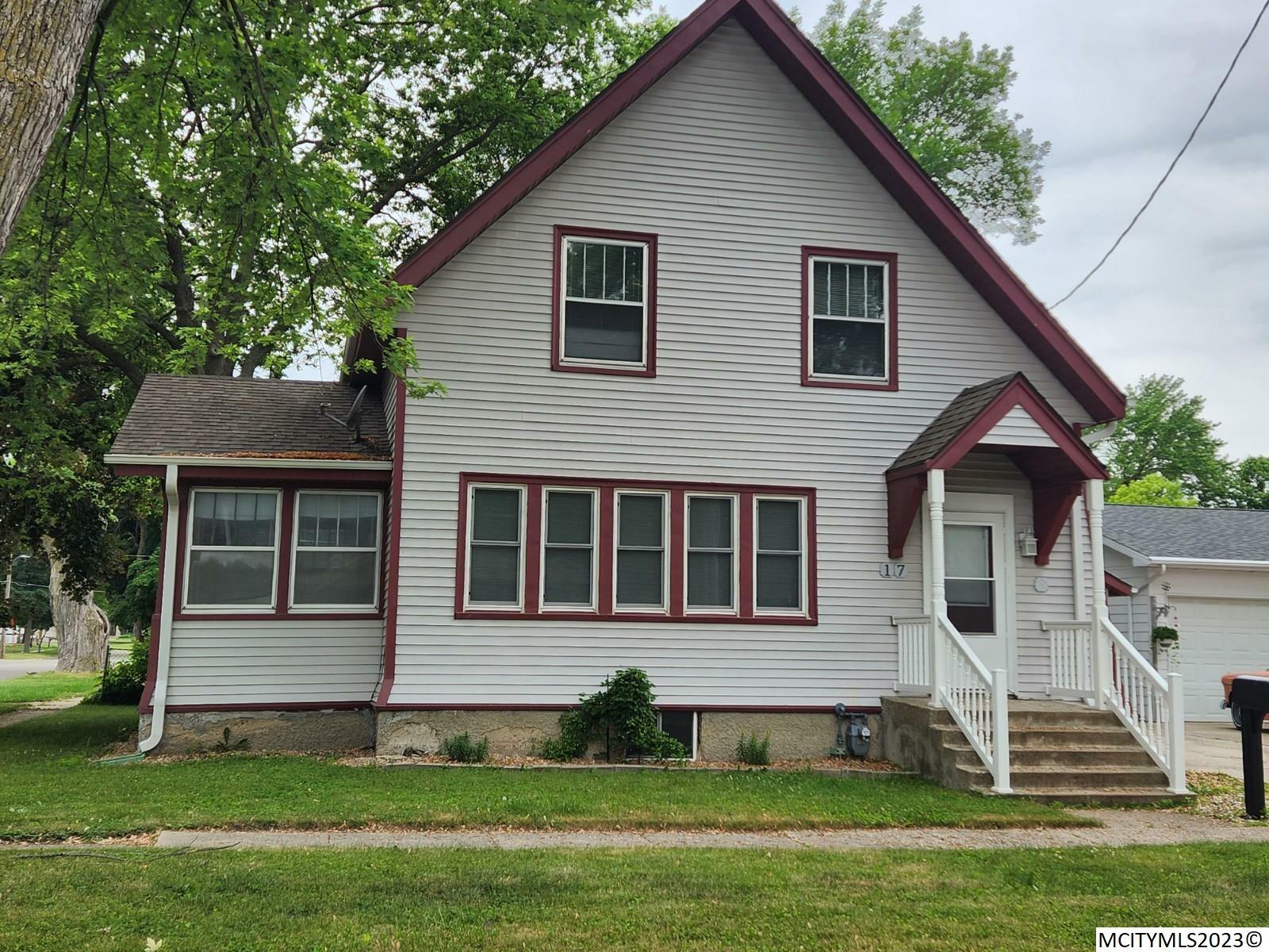 Property Photo:  17 S 13th St  IA 50428 