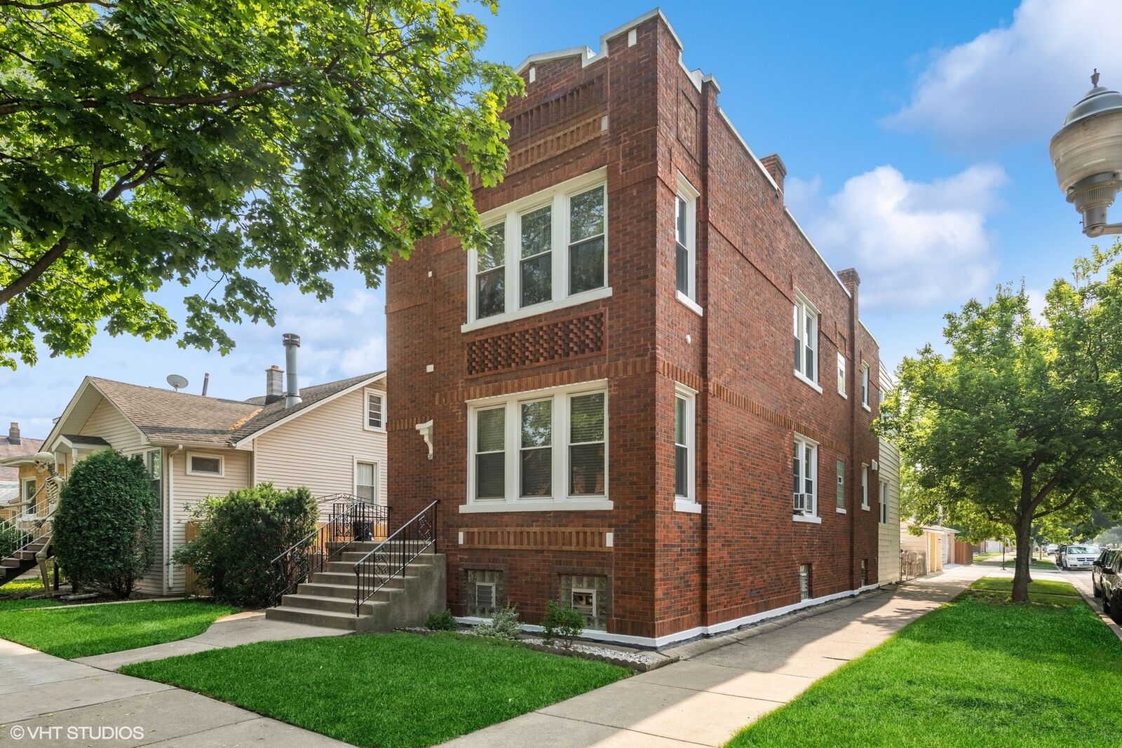 Property Photo: 2858 N Monitor Avenue IL 60634